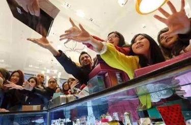 亚洲免费精品一二三四18中国人依然爱赴日旅游 消费已由爆买转向网购